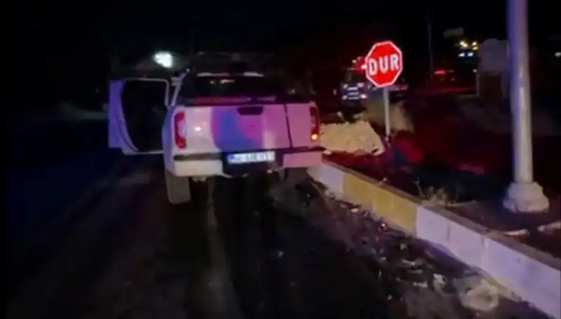 İzmir’de Kamyonet ile Hafif Ticari Araç Çarpıştı: 7 Yaralı