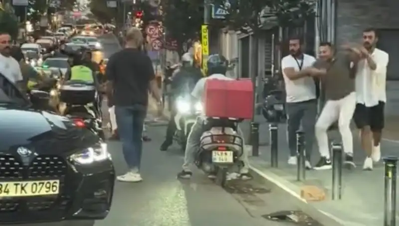 Nişantaşı’nda Kadına Sopa İle Saldırı: Yol Verme Kavgasının Sonucu Çirkinleşti