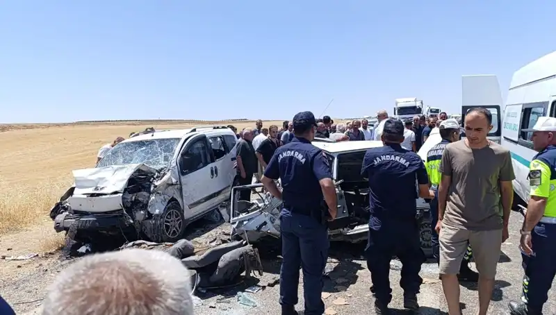 Otomobil-Hafif Ticari Araç Kazasında 4 Kişi Hayatını Kaybetti, 1 Yaralı