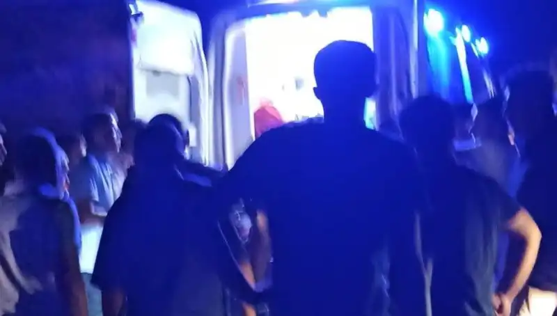 Otomobil Uçuruma Yuvarlandı: Sürücü Hastaneye Kaldırıldı!