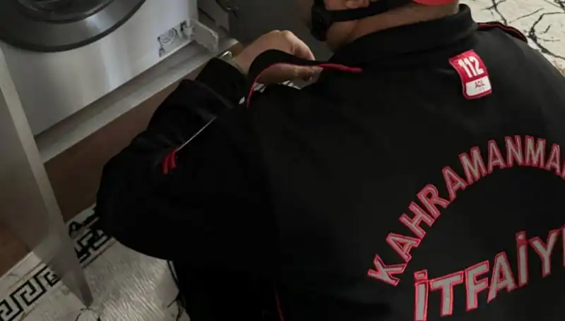 Çamaşır Makinesine Giren Kedi, İtfaiye Ekipleri Tarafından Kurtarıldı!