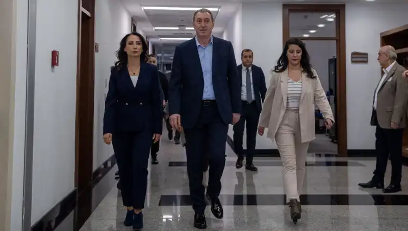 DEM Partisi Heyeti, Siyasi Parti Turu ile Dikkat Çekiyor