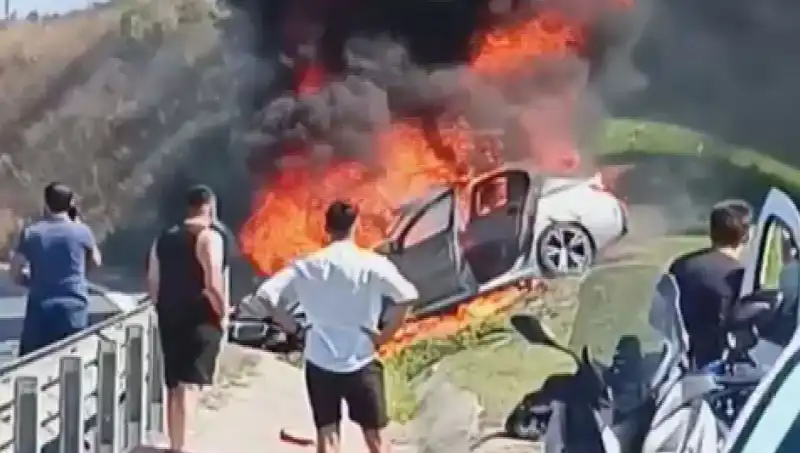 TEM Otoyolu’nda Feci Kaza: Otomobil Alev Alev Yandı