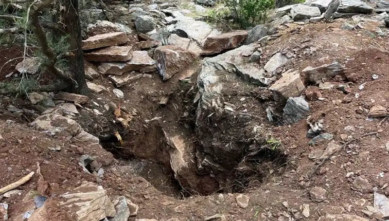 Eski Vali ve Emekli Albay Define Ararken Ne Buldu?