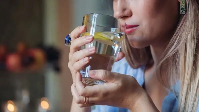 Harvardlı Uzman Limonlu Su İle İlgili Bilgileri Açıkladı: Gerçekten Sağlıklı mı?