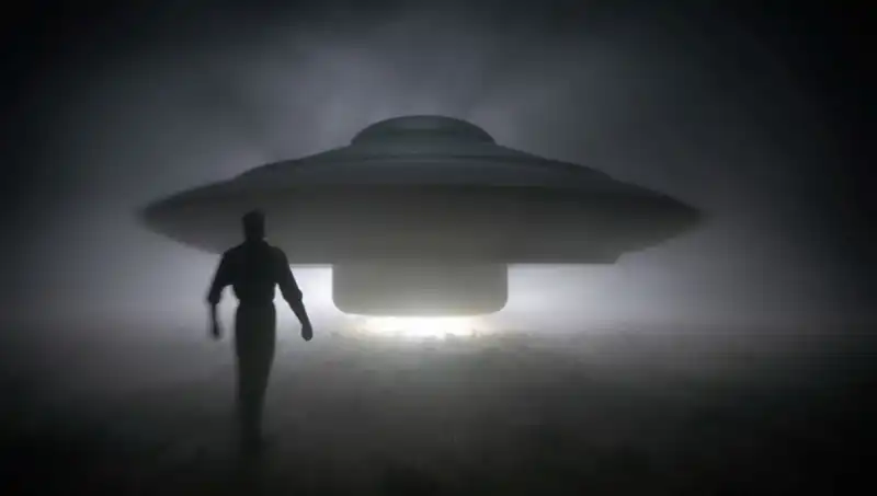 UFO Uzmanı Şok Etti: "Uzaylılar, Masum İnsanları Hedef Alıyor!"