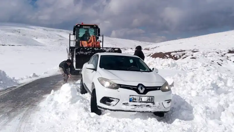 Muş'ta Yaşanan Kar Faciası: Mahsur Kalan 60 Kişiye Kurtarma Operasyonu