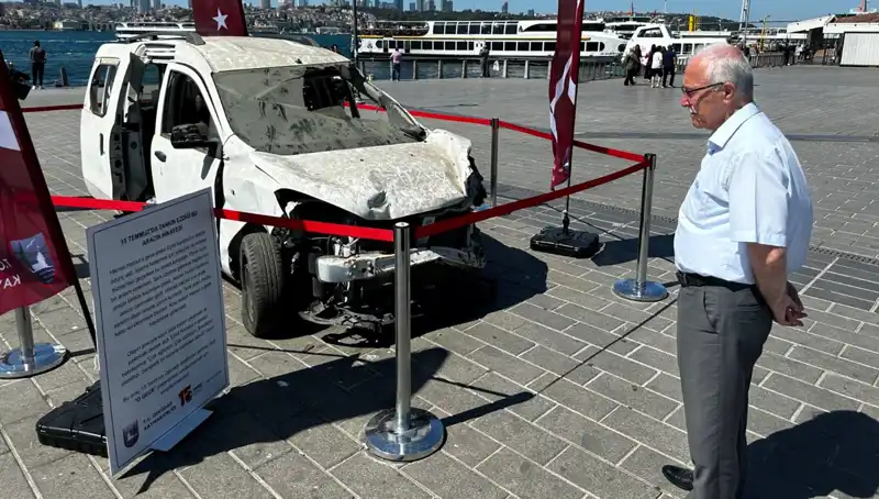 15 Temmuz'un İzleri: Tankla Ezilen Otomobiller Sergiyle Yeniden Hayat Buluyor