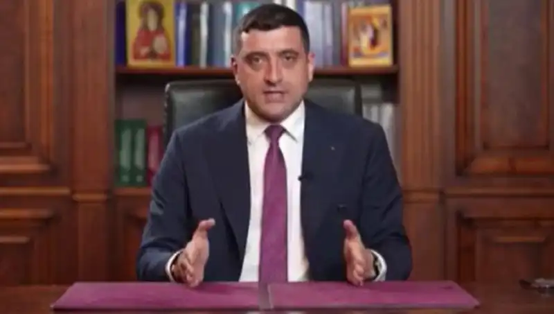 Romanya Seçimlerinde Aşırı Sağcı Aday İlk Turda Neden Önde Gidiyor?