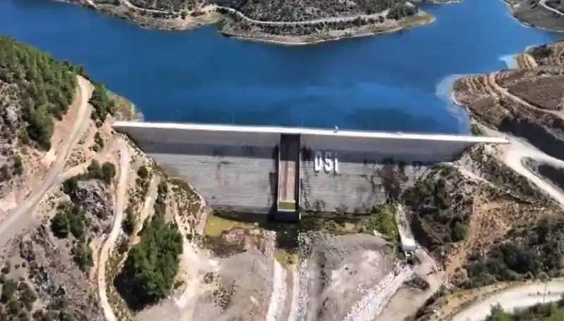Çeşme'de Uzun Süreli Su Kesintisinden Sonra Su Hasreti Bitiş Noktasına Geldi
