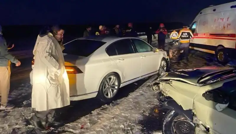 Aksaray'da Zincirleme Trafik Kazası: 15 Yaralı, Durumları Ciddi mi?