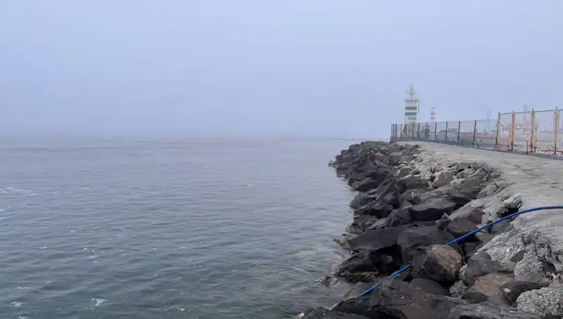 Çanakkale Boğazı'nın Sisle Kaplandığı Günde Gemi Geçişleri Durduruldu