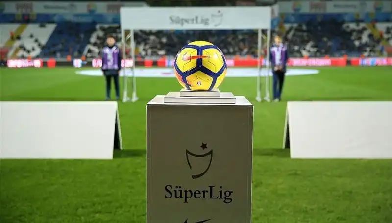 Süper Lig'de Pazar Ateşi: Zirve Mücadelesi ve Sürprizler