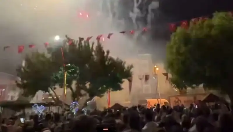 Havai Fişek Gösterisi Sonrası Hastanelik Olanların Sayısı Artıyor
