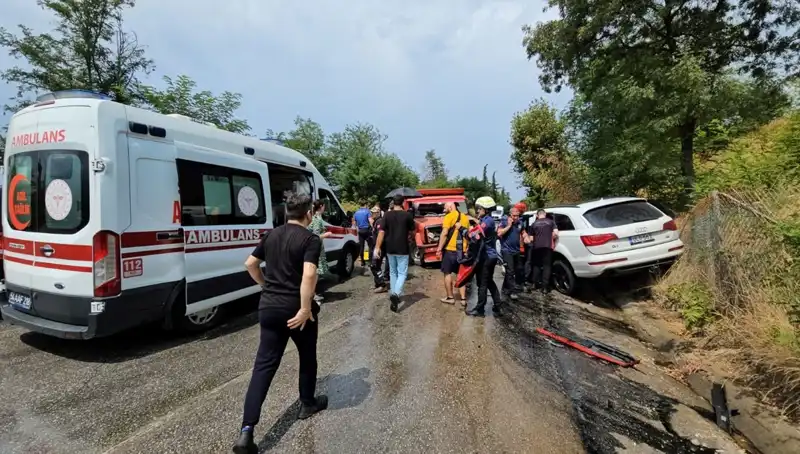 Sakarya'da Kamyonet ve Cip Çarpıştı: 5 Yaralı, 4'ü Çocuk
