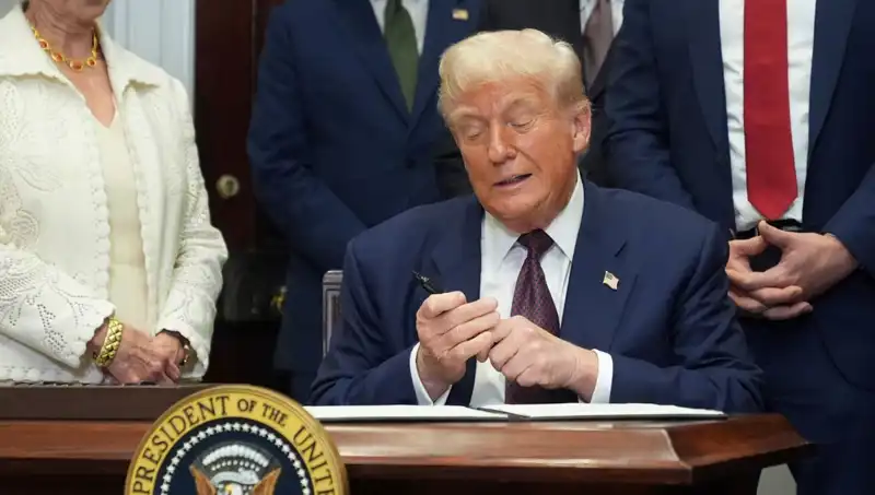 Trump, Beyaz Saray’ı Yenilemek İçin 200 Milyon Dolar Ayırdı!