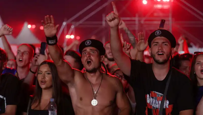Thompson Konserinde Şok Edici Nazi Selamı Skandalı Yaşandı