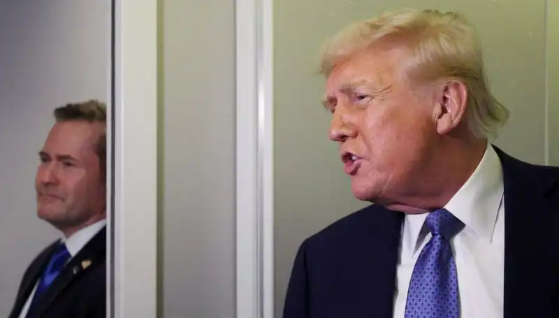Trump'ın Sızdırılan Planları: Mike Waltz'ün Görevden Aldığı Üst Düzey Kriz