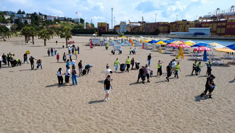 Plajlarda Temizlik Harekatı: Doğa Severlerden Örnek Davranış