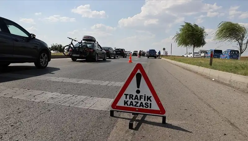 Adana'da Kamyon ve Otomobil Çarpışması: 1 Kişi Hayatını Kaybetti, 1 Yaralı