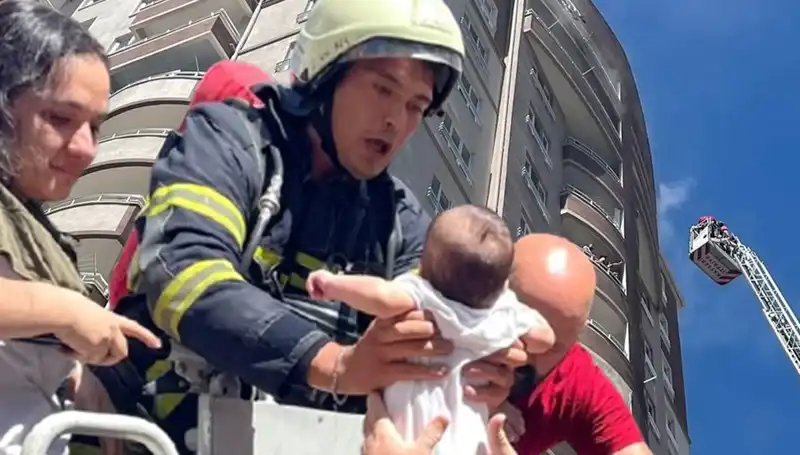 Kayseri'de 14 Katlı Binada Korkunç Yangın: 10 Kişi Hastaneye Kaldırıldı