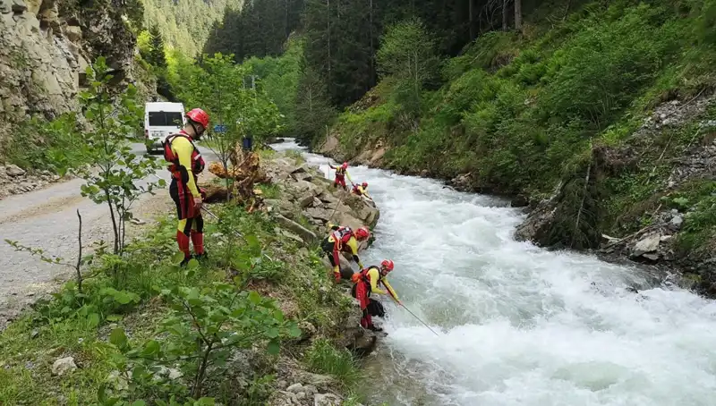 Trabzon'da Dereye Düşen Çocuk İçin Umutlu Bekleyiş Başladı