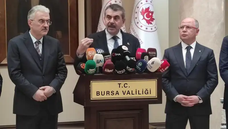 Bakan Tekin: Protestolara Katılan Çalışanlara Yaptırım Uyarısı!