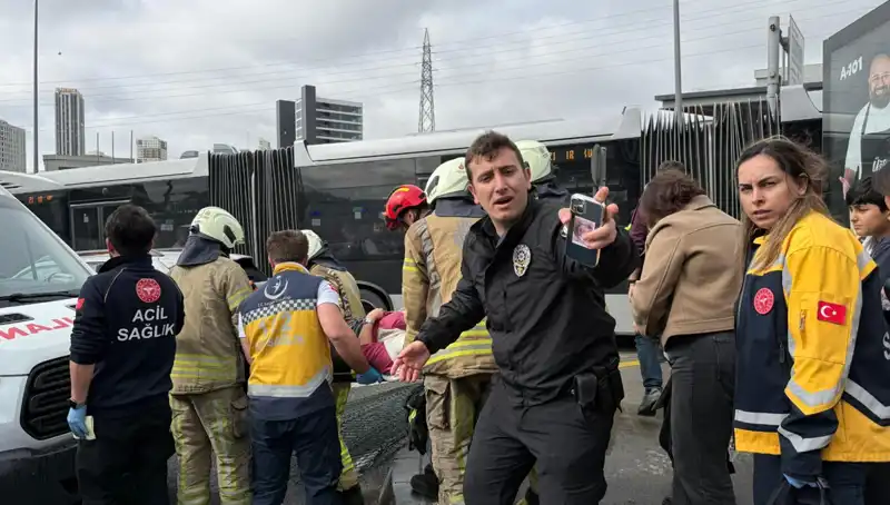 Metrobüs Kazası: Ölü ve Yaralıların Olduğu Felakette Seferler Durduruldu
