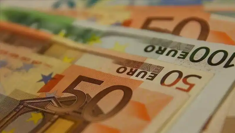 Euro, Zirveden Gerileyerek Yatırımcıları Şaşırttı