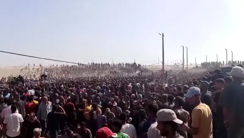 İsrail, Gazze'de Yardım Dağıtım Noktasına Saldırdı: 26 Kayıp!