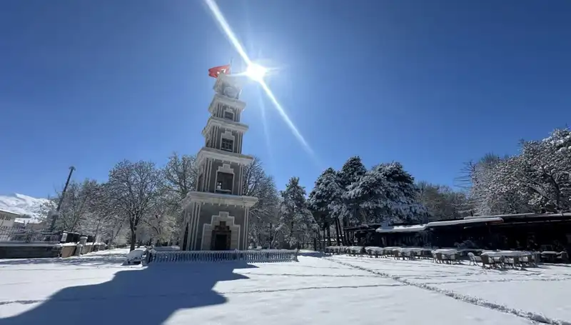 Erzincan’da Nisan Ayında Beklenmedik Kar Yağışı Yaşandı