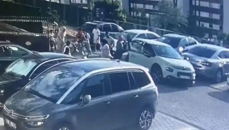 Eşi ve Yakınlarını Arabayla Ezdi: Şok Olayın Ardındaki Gerçekler