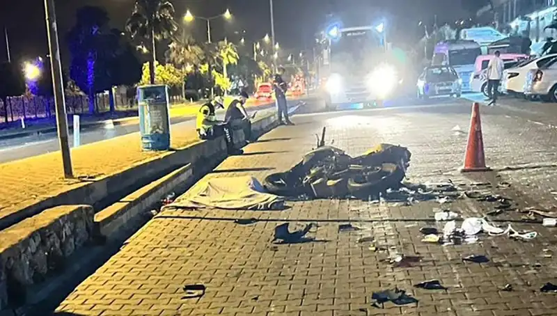 Alanya'da Şok Motosiklet Kazası: Bir Hayat Kaybedildi, İki Yaralı
