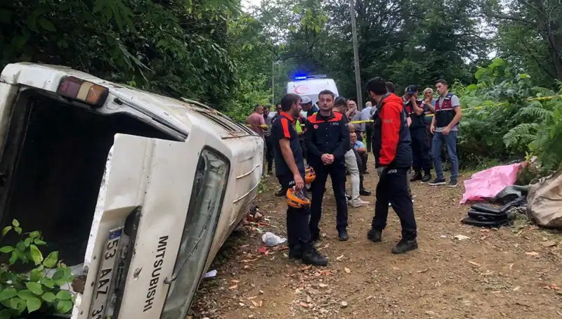 Rize'deki Minibüs Kazasında Trajedi Yaşandı: İki Kişi Hayatını Kaybetti