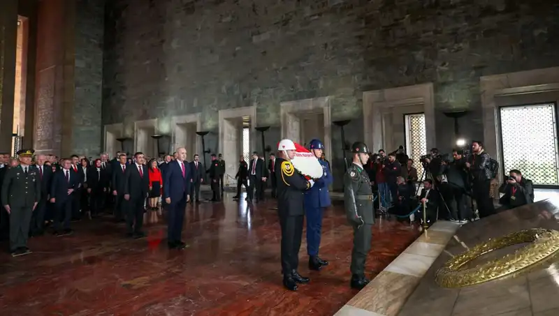 Devlet Erkanı Anıtkabir'de: Atatürk Anısına Saygı Duruşu