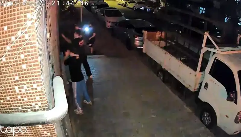 "Abinin Selamı Var" Diyerek Saldırıya Uğrayan Gençler: Olayın Perde Arkası